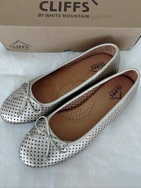 Cliffs Carris by WHITE MOUNTAIN Platinum Metallic Perforated Bow Ballet Flats